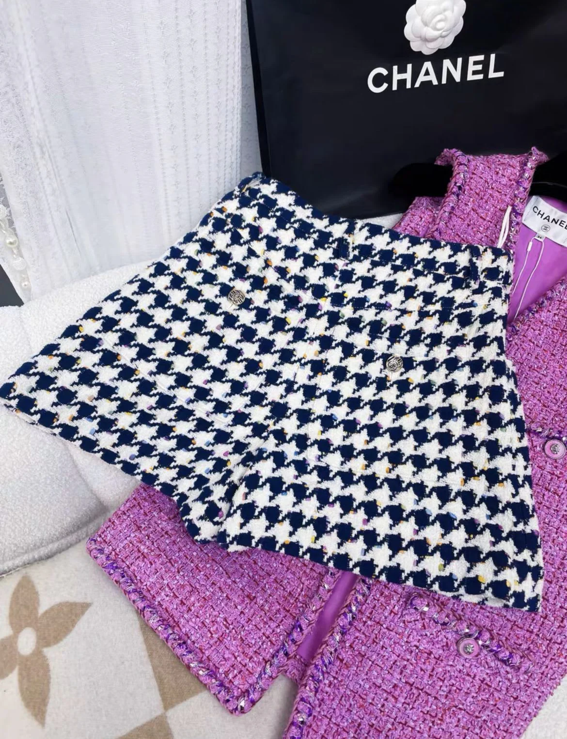 Chanel 21P SS blue houndstooth shorts - Image 4