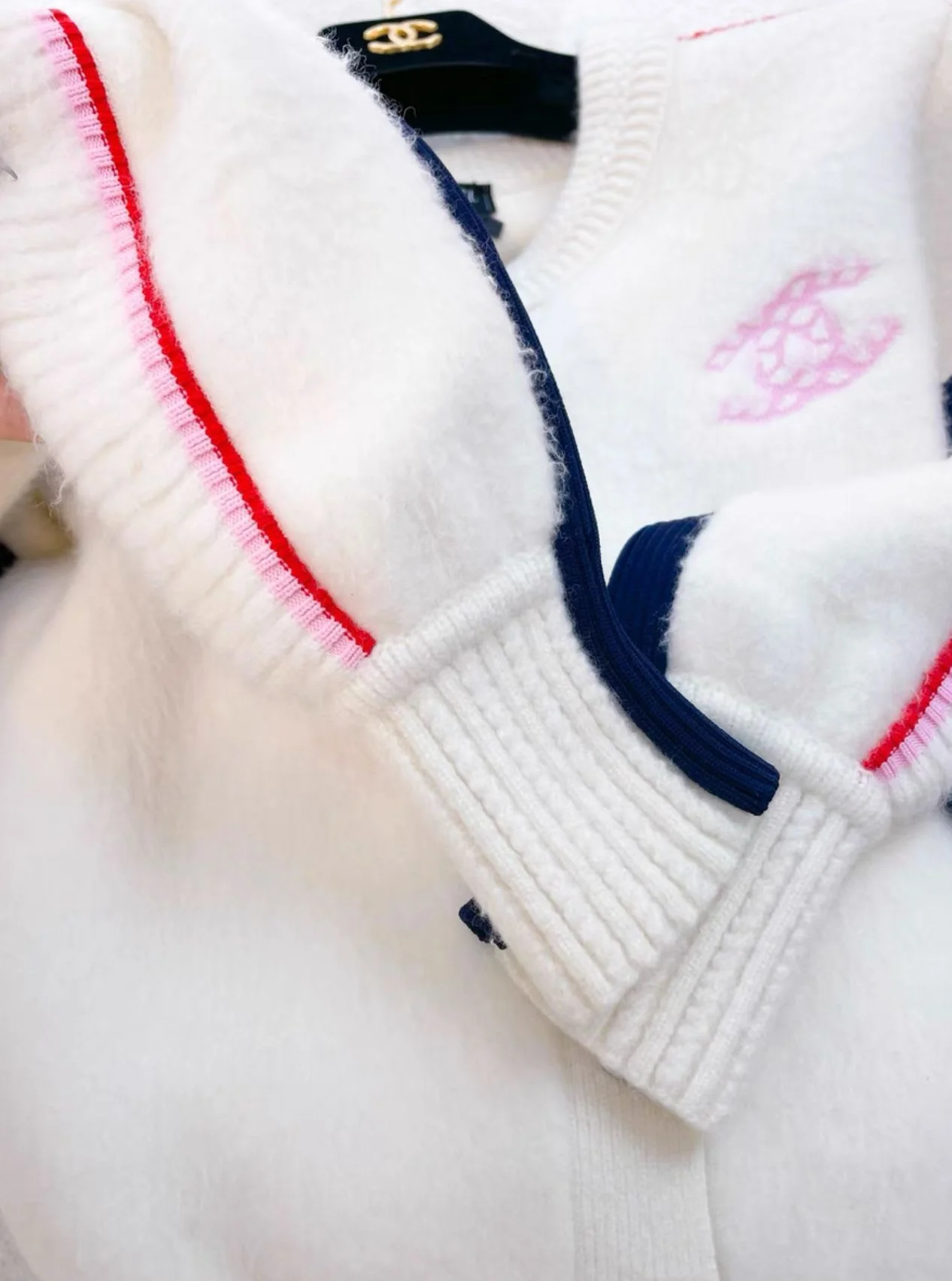 Chanel coco neige 21 ski series cashmere cardigan - Image 3