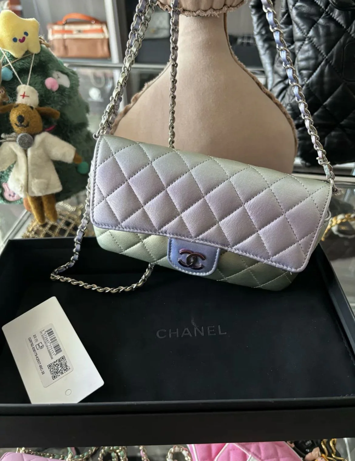 Chanel Gradient Metallic Quilted Lambskin Glasses Case on Chain Iridescent Hardware, 2021 - Image 2
