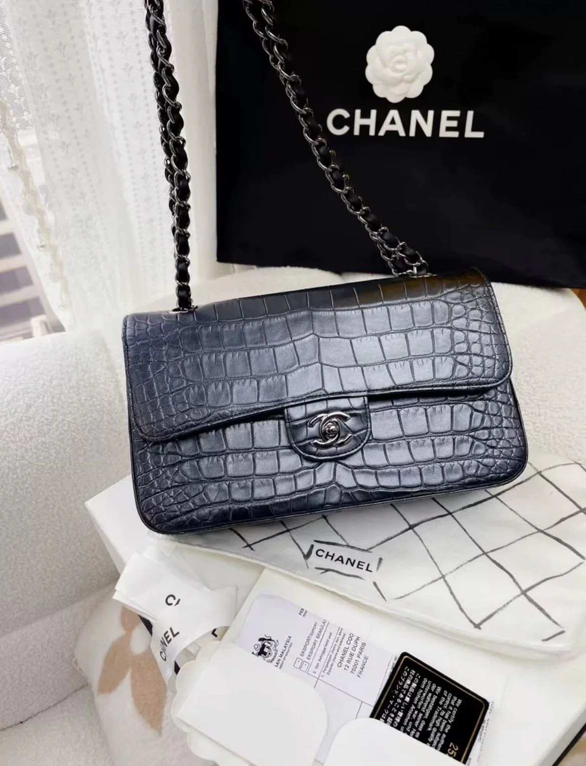 RARE CHANEL CLASSIC FLAP BAG IN ALLIGATOR - Image 3