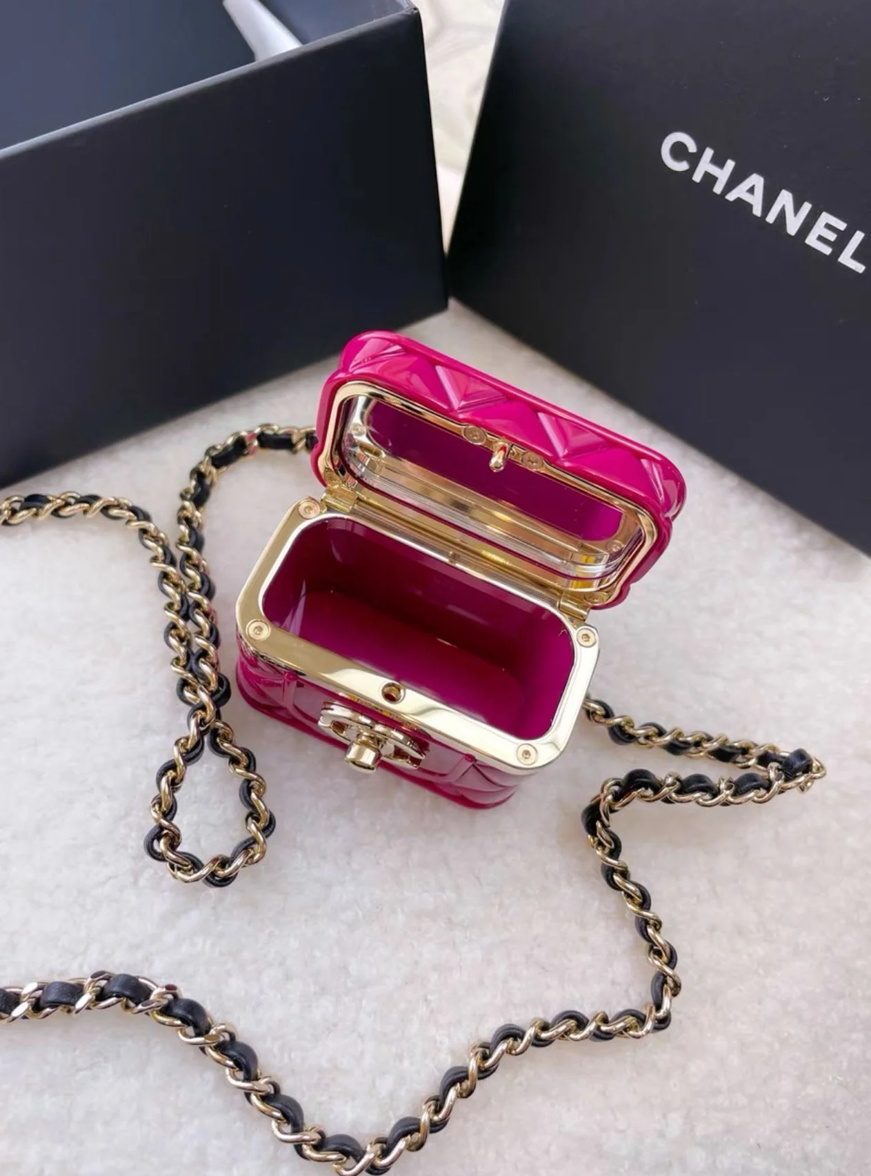 Chanel 22  Pink Leather Chain - Image 3