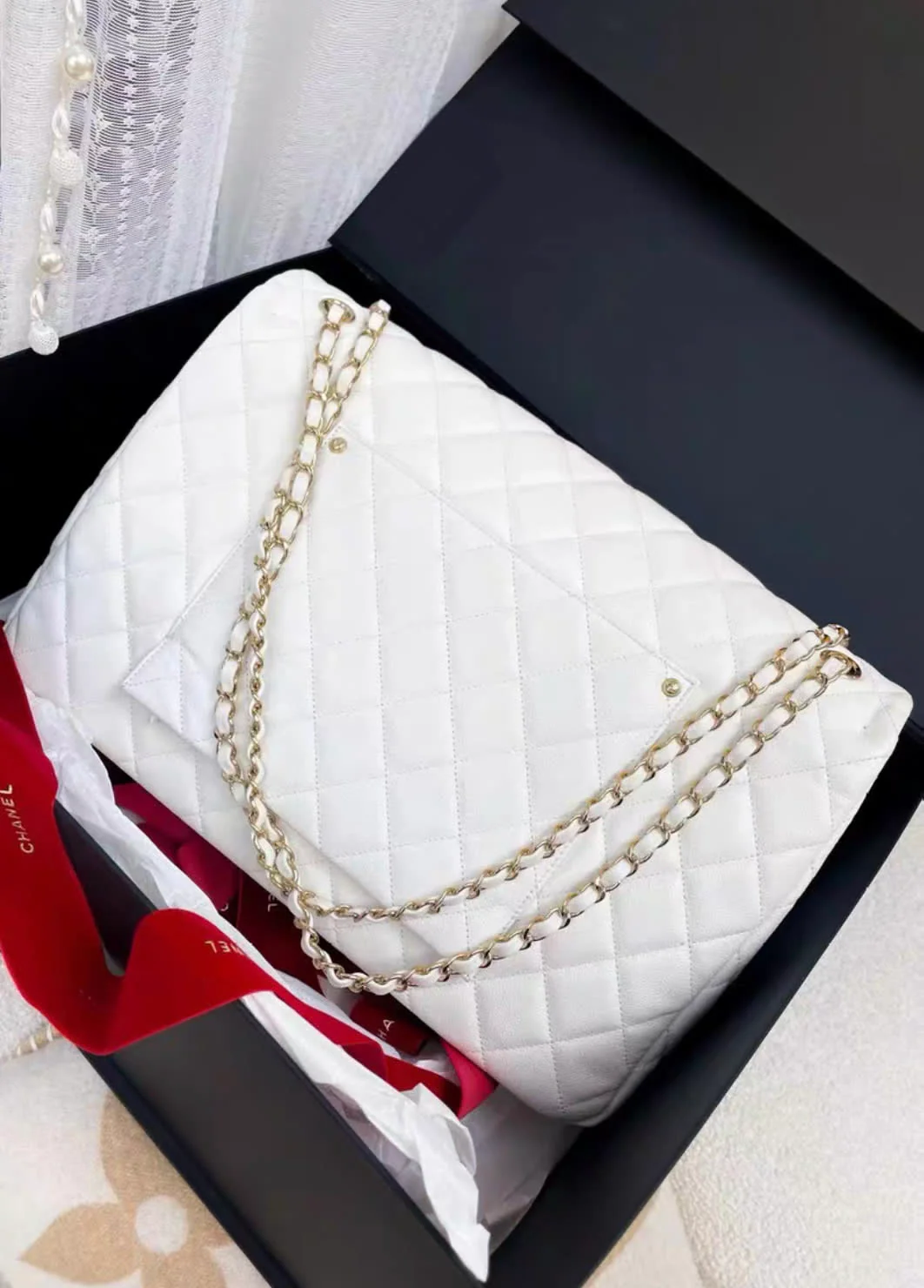 Chanel 24C white lychee leather maxi XXL airport bag cf chain bag - Image 4