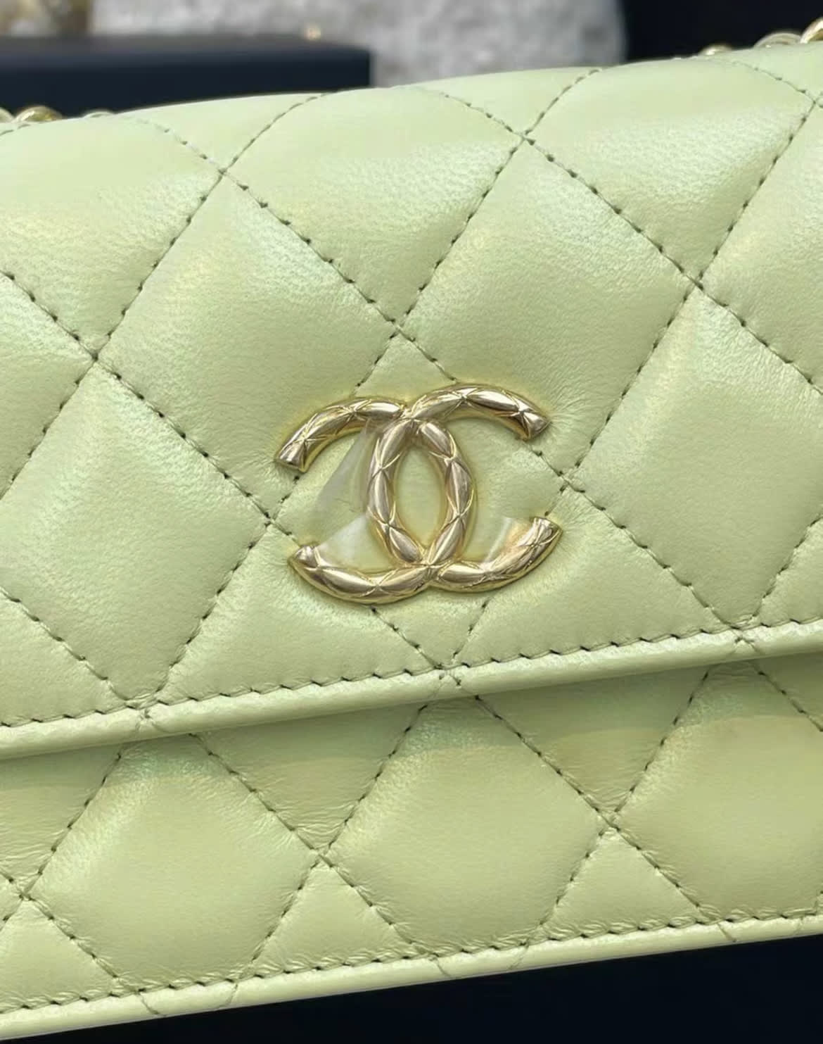 Chanel green shoulder chain bag, brand new with box, - Image 2