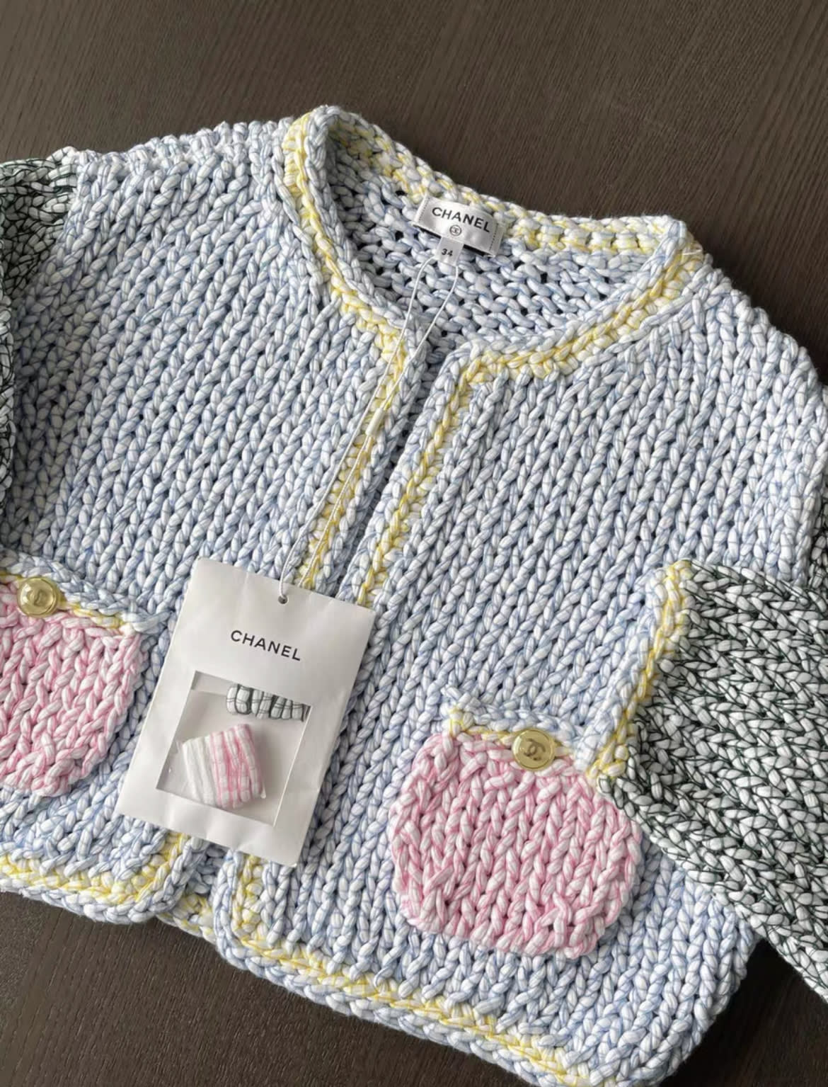 Chanel 23ss cardigan fr34 with tag - Image 4