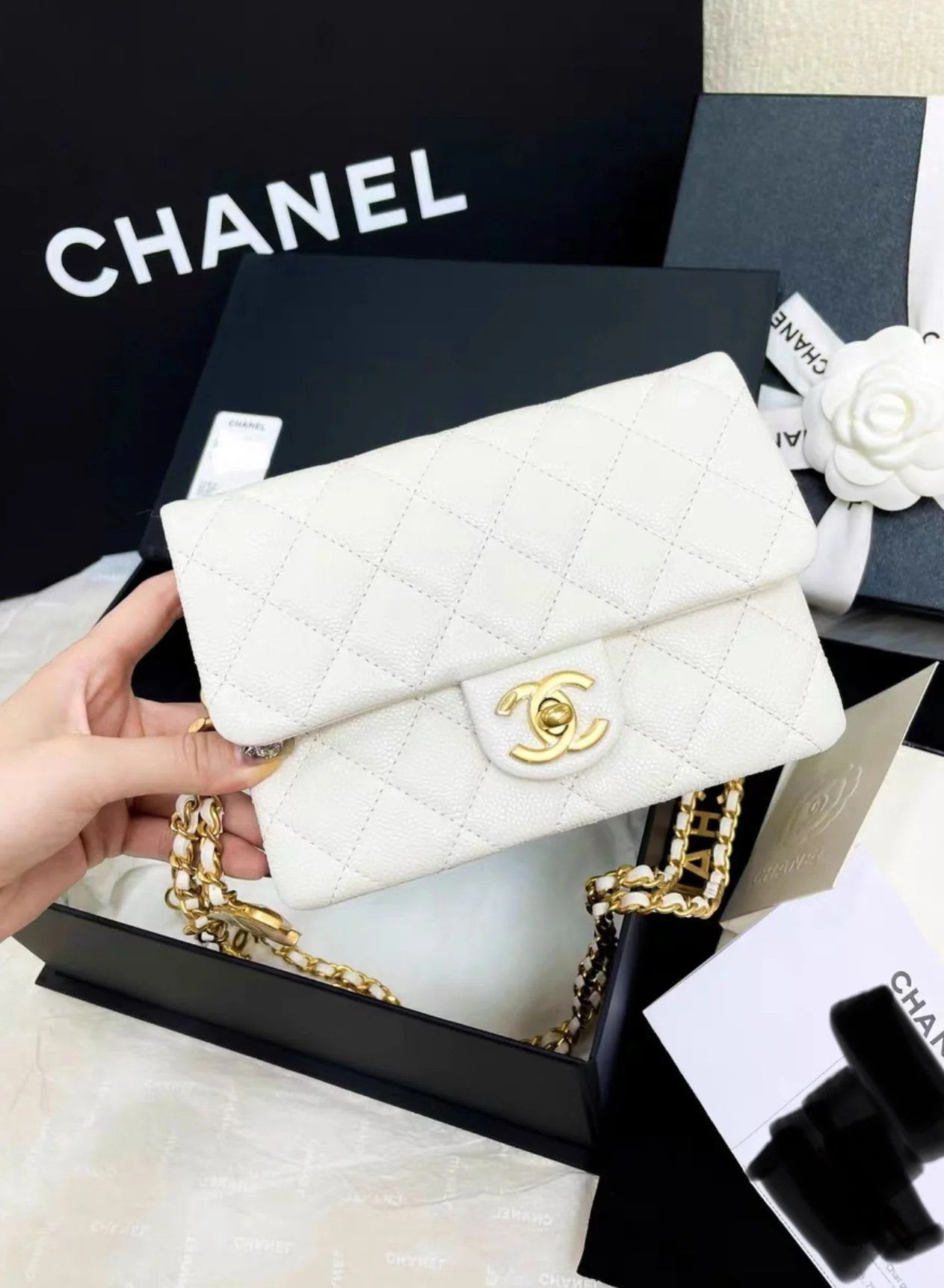Chanel 22 White Gold Caviar Leather - Image 3
