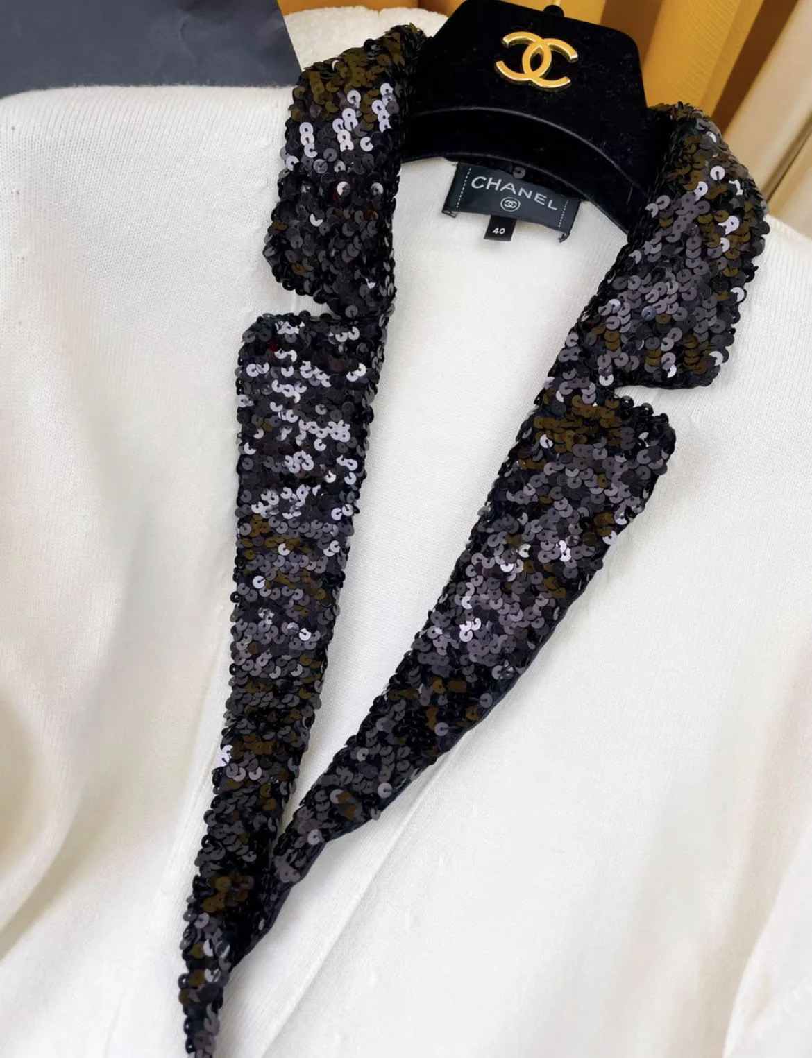 Chanel 23S white and black sequin knitted cardigan - Image 2