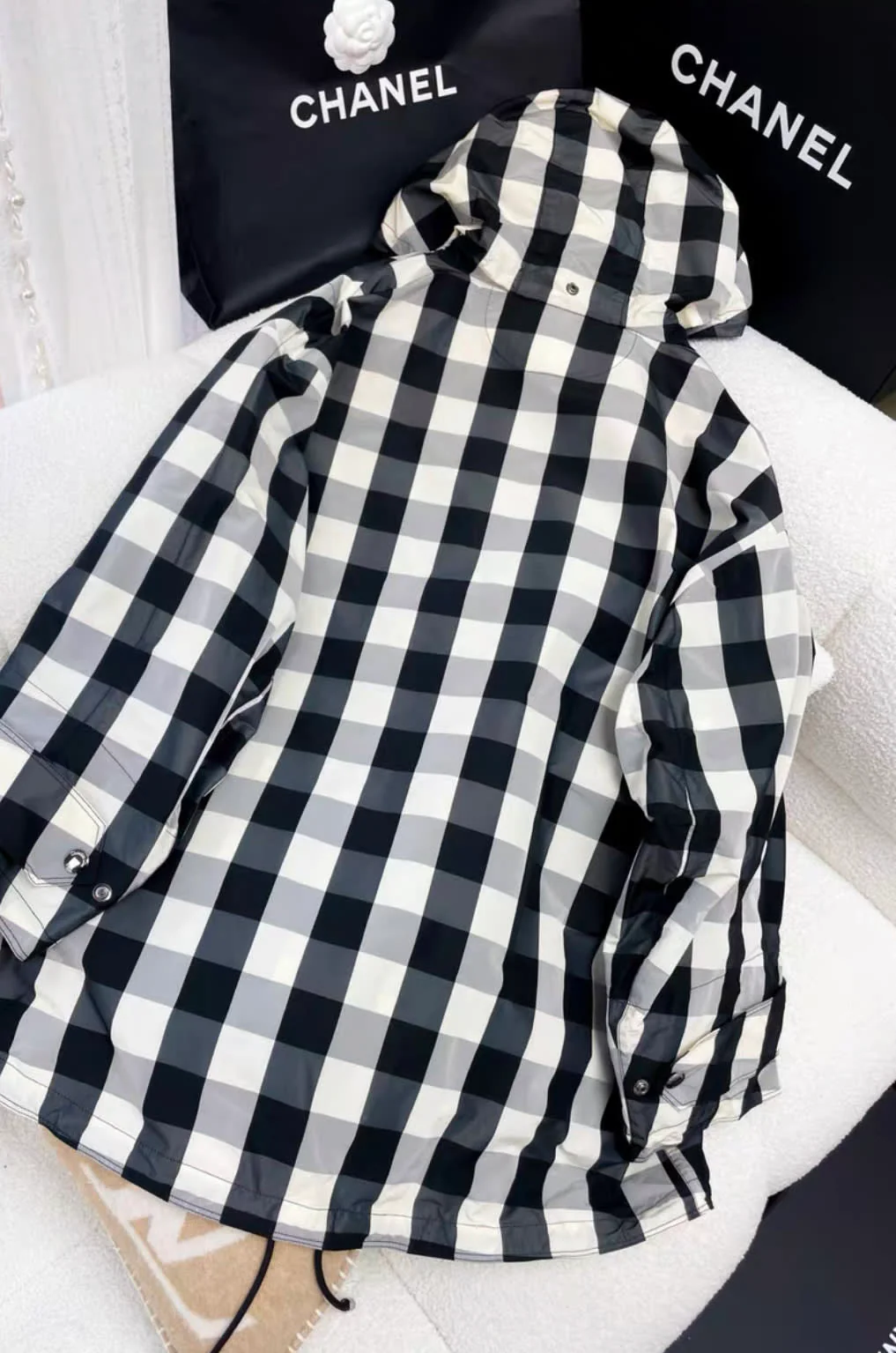 Dior 23 black and white plaid jackets - Image 4