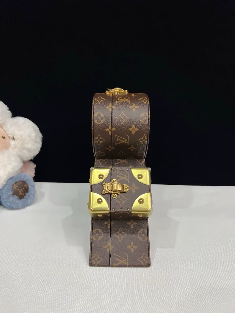 Louis Vuitton Letter Trunk & bag - Image 4