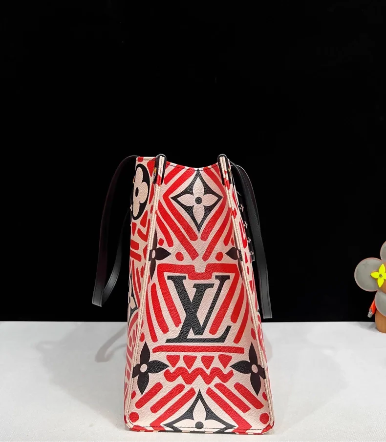 Louis Vuitton Monogram Giant Crafty Onthego GM - Image 3
