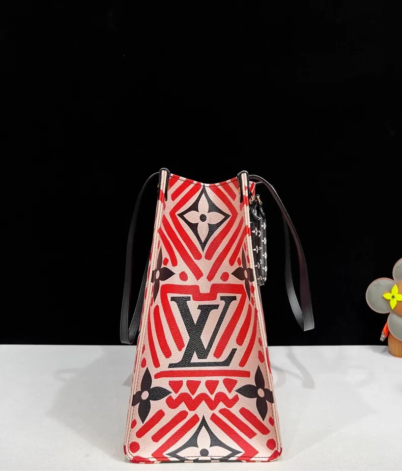 Louis Vuitton Monogram Giant Crafty Onthego GM - Image 4