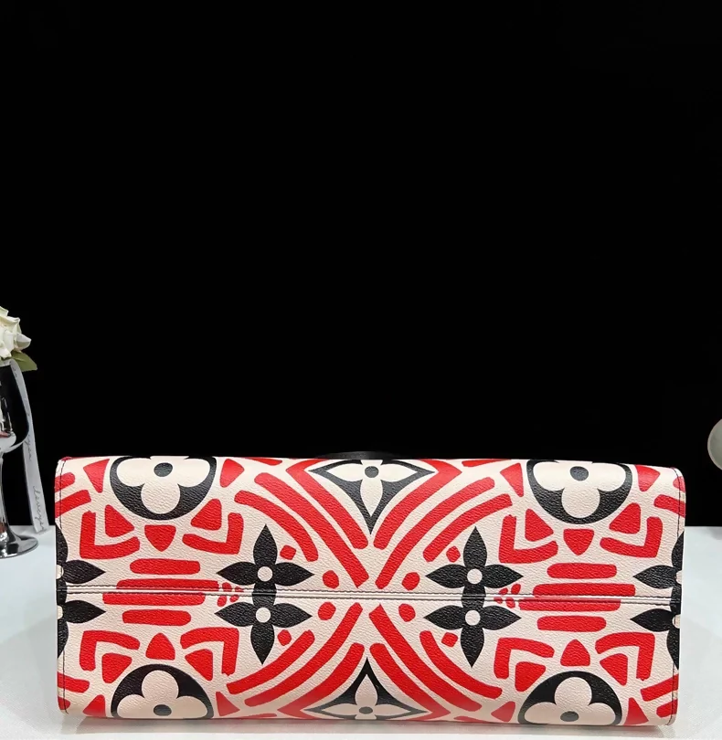 Louis Vuitton Monogram Giant Crafty Onthego GM - Image 5