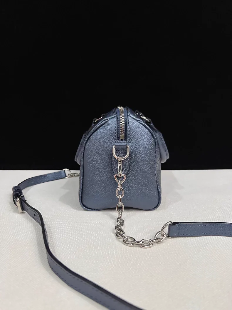 Louis Vuitton Speedy 20 blue embossed silver hardware - Image 4