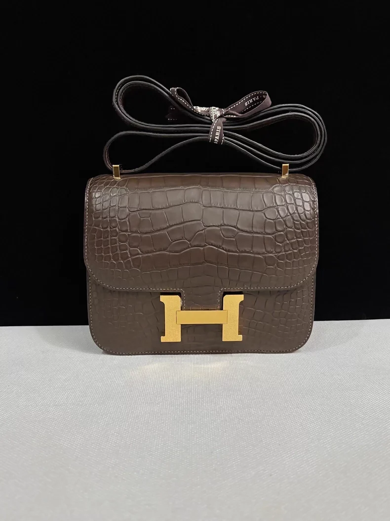 HERMES Constance 19C Grey Matte Alligator Leather gold hardware