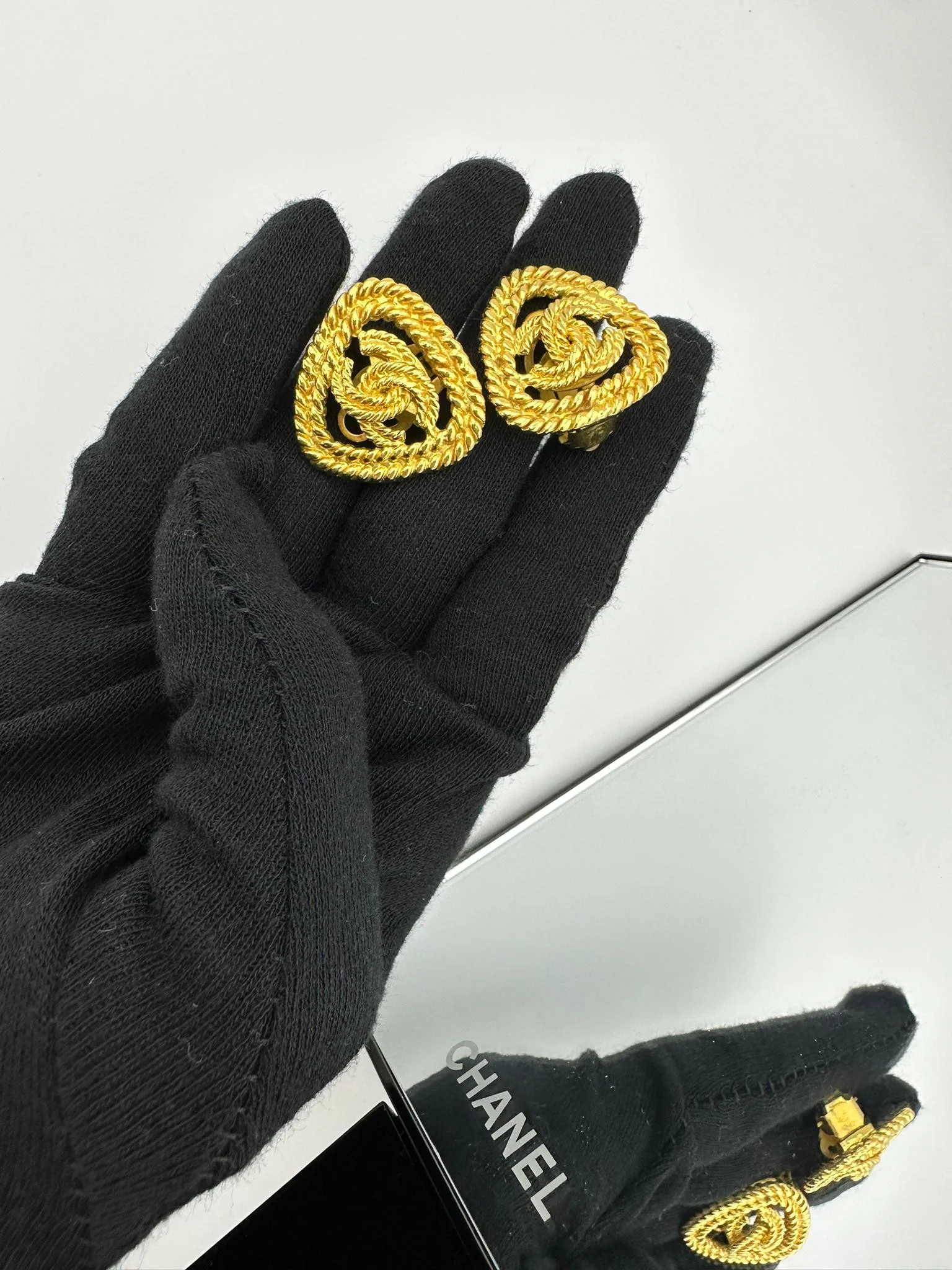 1991 Chanel Vintage Triangular Gold Plated Earrings - Image 10