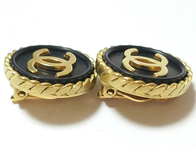 Chanel 1994 Black Gold-Plated Resin Ear Clips - Image 2