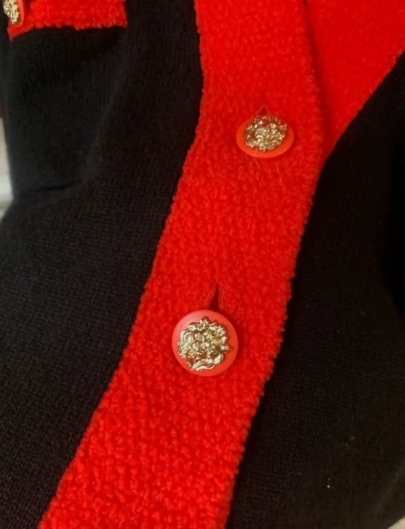 Chanel 19K black/red cashmere cardigan - Image 4