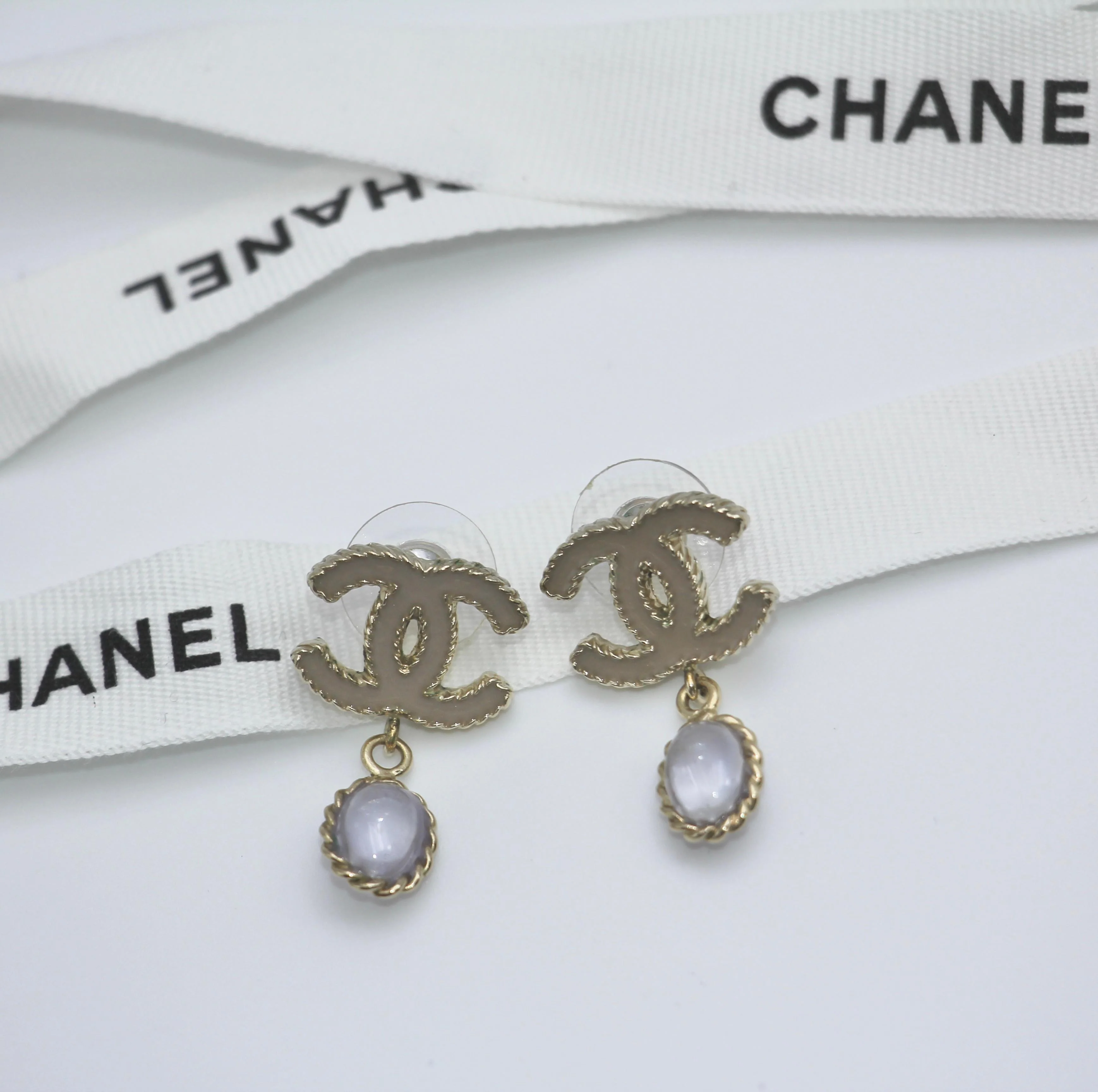 2014 Lilac Pendant Chanel Resin Earrings