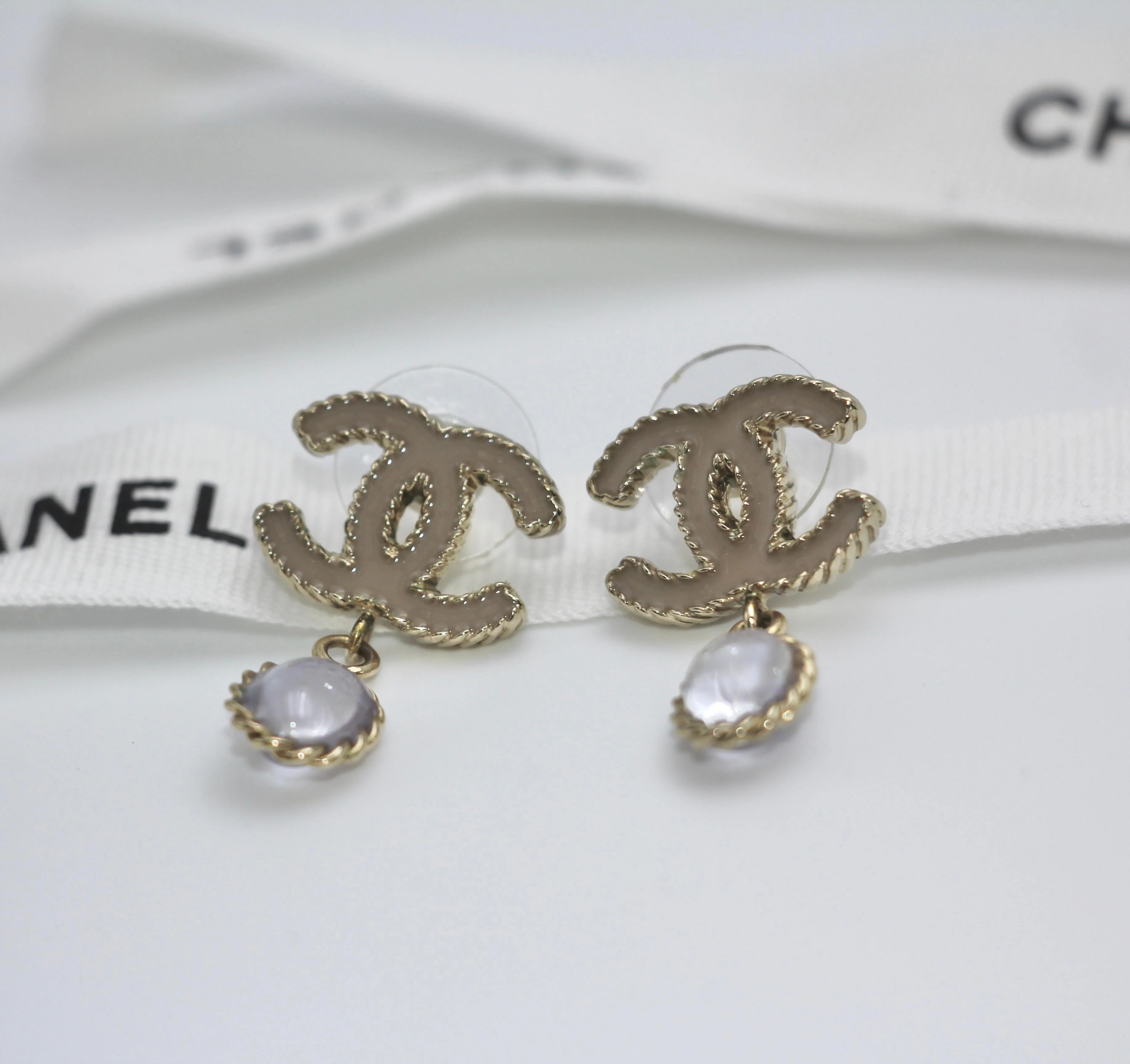 2014 Lilac Pendant Chanel Resin Earrings - Image 3