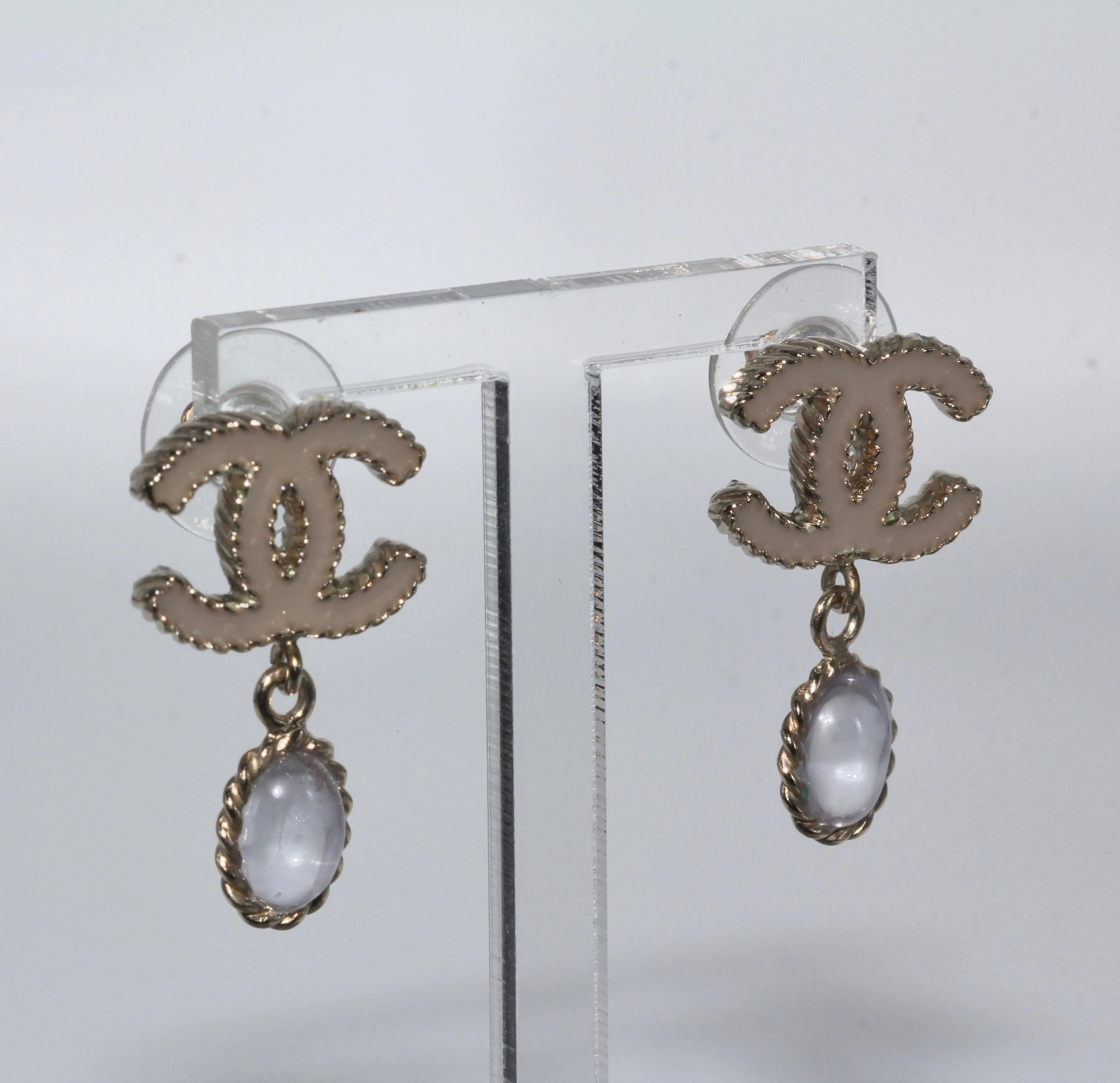 2014 Lilac Pendant Chanel Resin Earrings - Image 4
