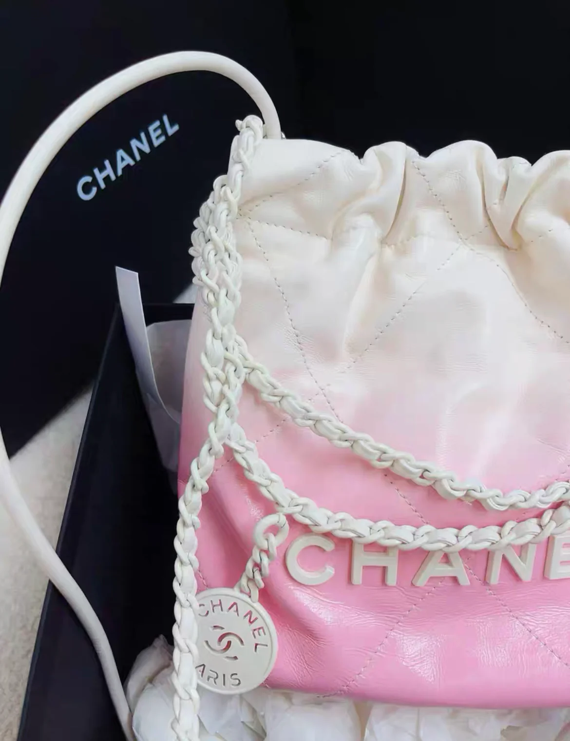 24S Chanel 22 Mini Handbag Patent calf leather with gradient and lacquered metal, White & Light Pink - Image 2