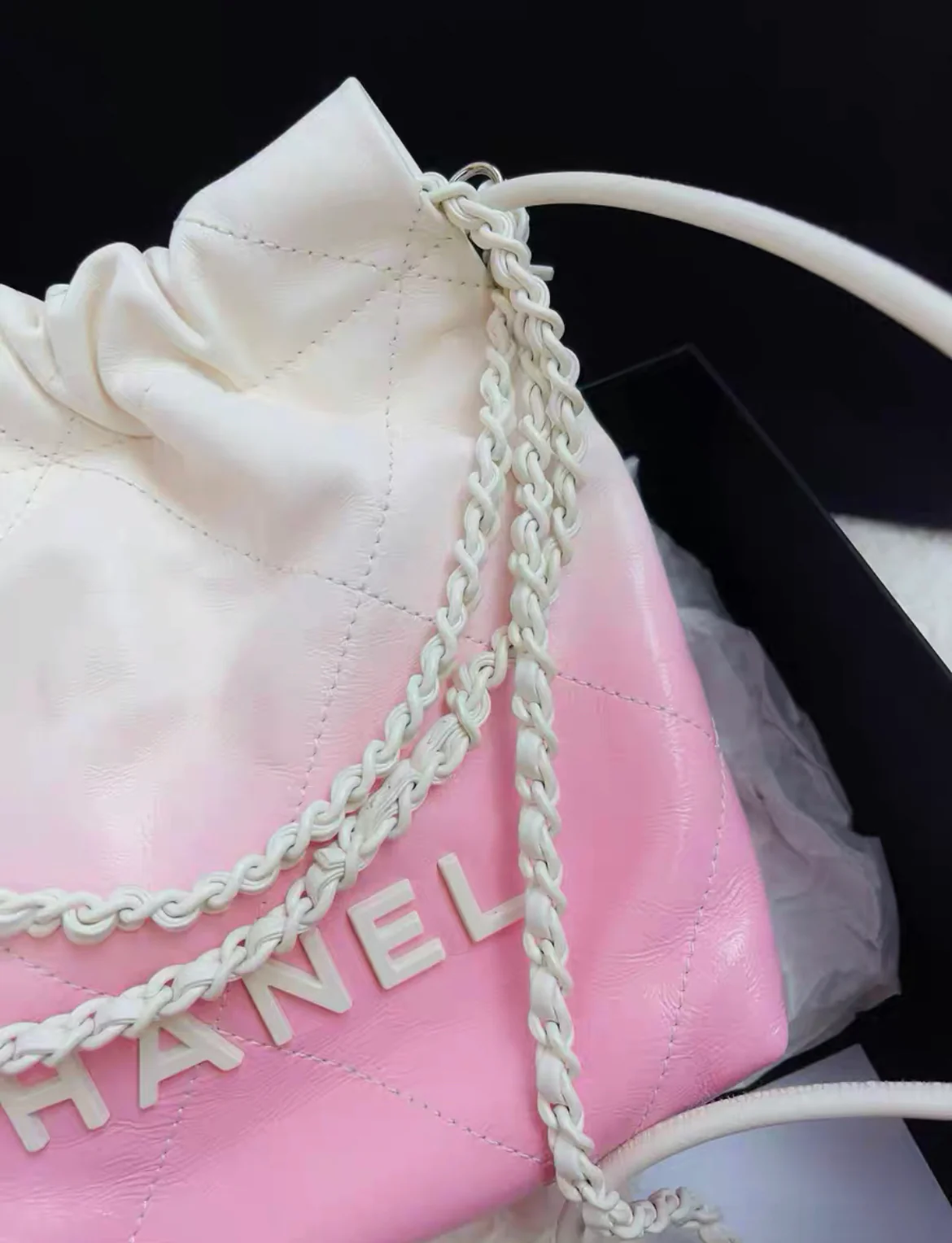 24S Chanel 22 Mini Handbag Patent calf leather with gradient and lacquered metal, White & Light Pink - Image 3