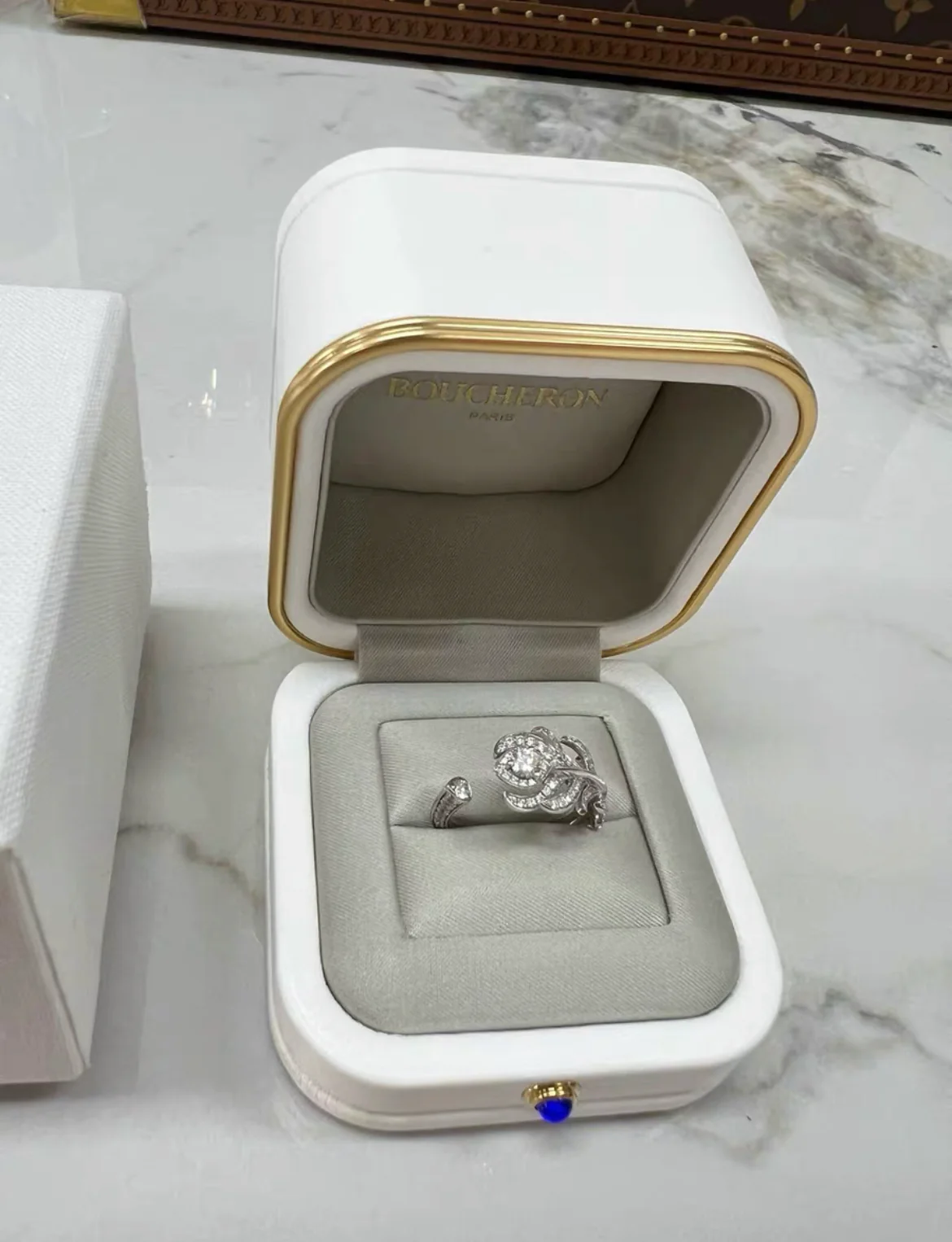 Boucheron Plume de Paon Diamond ring size 52 Brand New - Image 6
