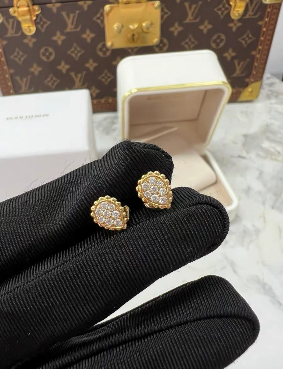 Boucheron Serpent Boheme Diamond 18k Gold Earrings - Image 3