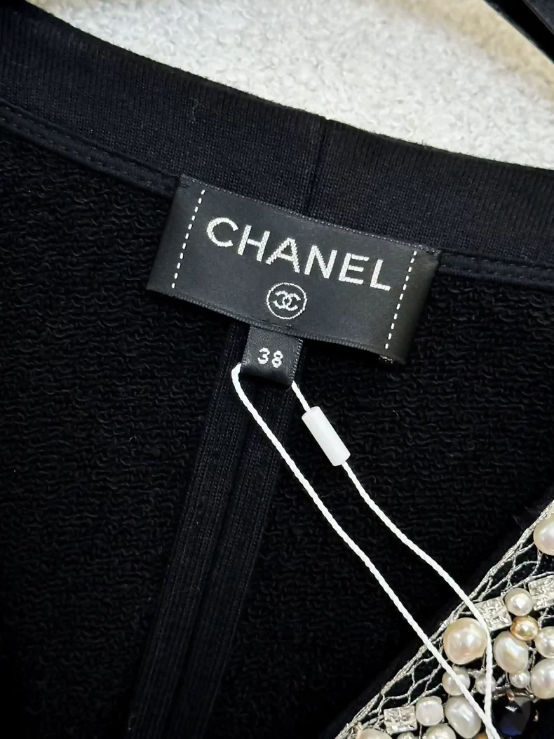 Chanel 20A black tweed & pearls jacket - Image 5