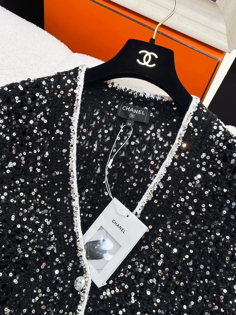 Chanel 23SS black sequinned cardigan, - Image 4