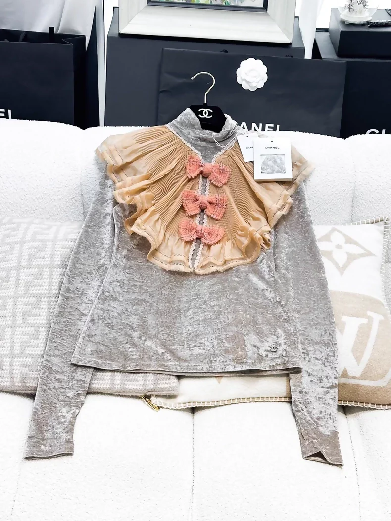Chanel 24A box collar velvet top