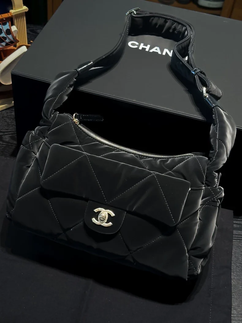 Chanel 25N large black shoulder bag