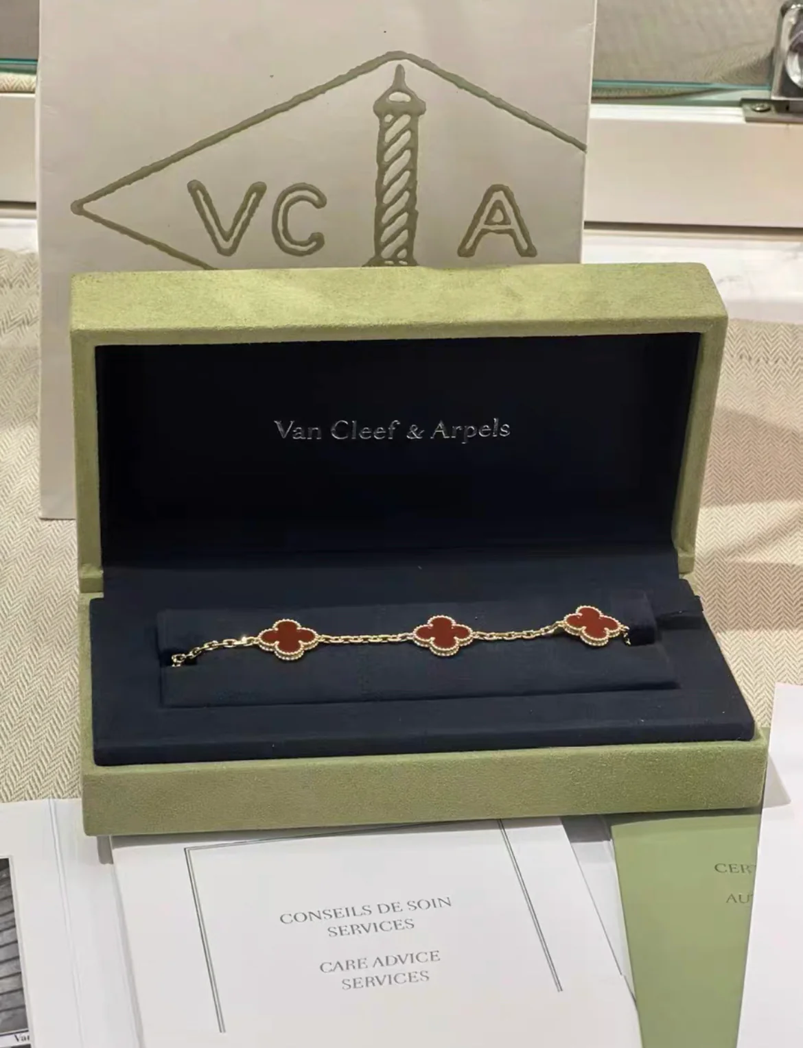 Brand new Van Cleef & Arpels Alhambra Yellow Gold Carnelian 5 Motif Bracelet - Image 2