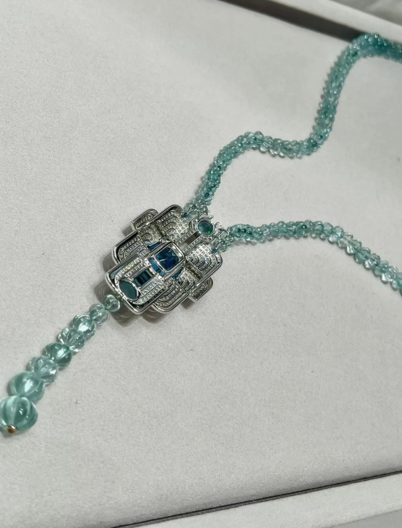 Cartier High Jewelry Necklace - Main stone: 37-carat aquamarine; two opals; chain beads: topaz. - Image 4