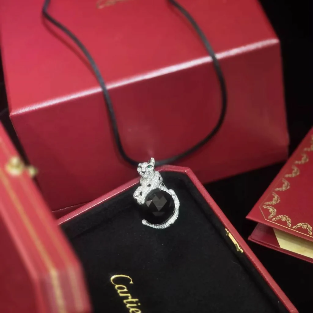 Cartier High Jewelry Panther Necklace – Diamond, Emerald & Onyx - Image 3