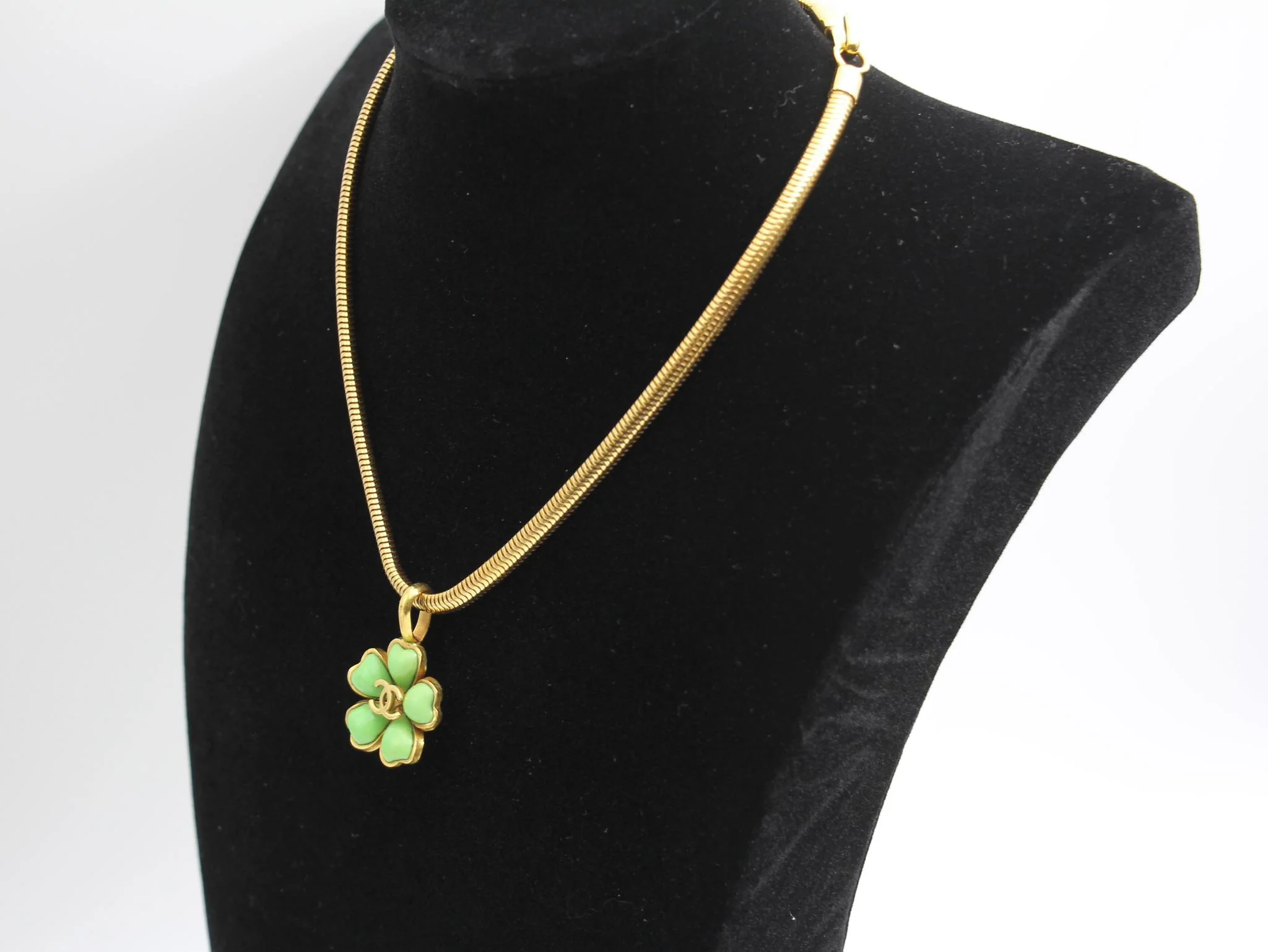 Chane Vintage 97P Glazed Green Camellia Pendant Necklace - Image 10