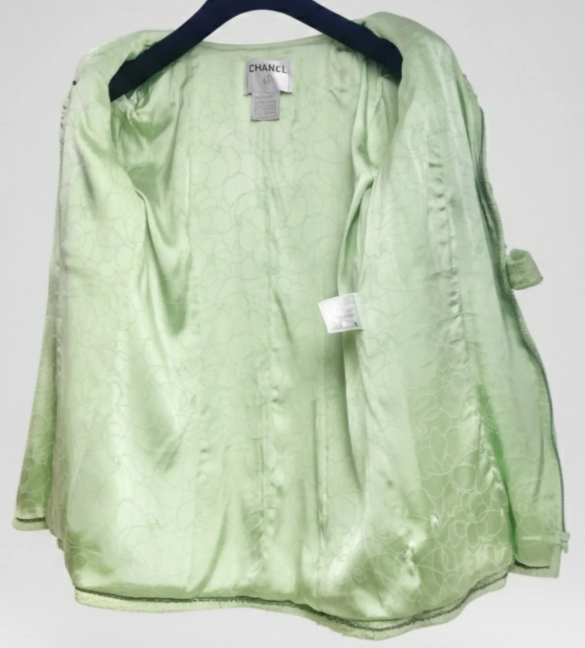 Chanel 04C Mint Green Tweed Boucle Zippered Appliqués Jacket FR 42 - Image 7