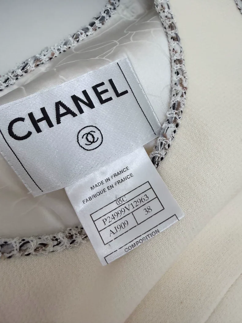 Chanel 05 ecru silk top - Image 5