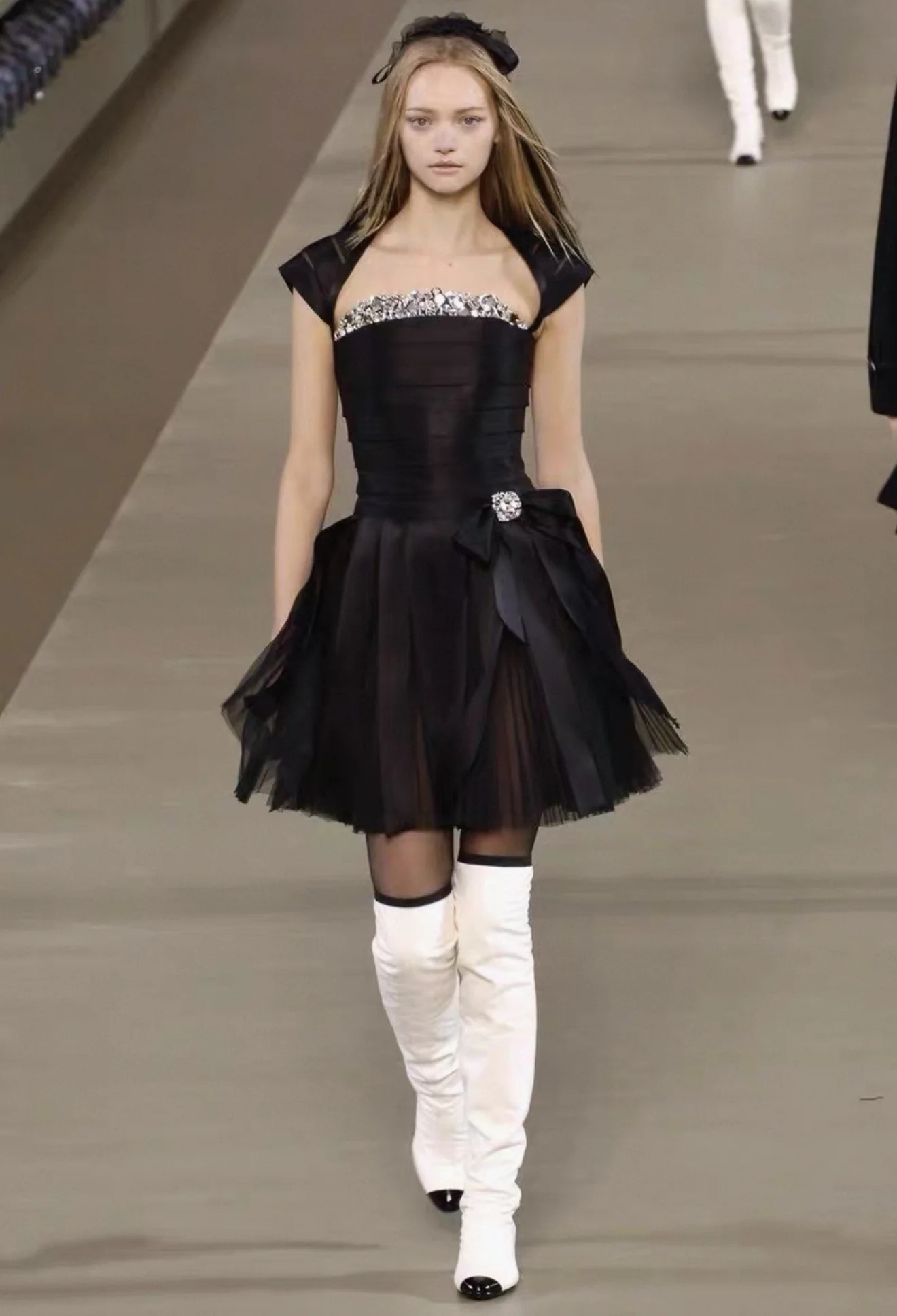 Chanel 06A black silk dress with crystals - Image 2