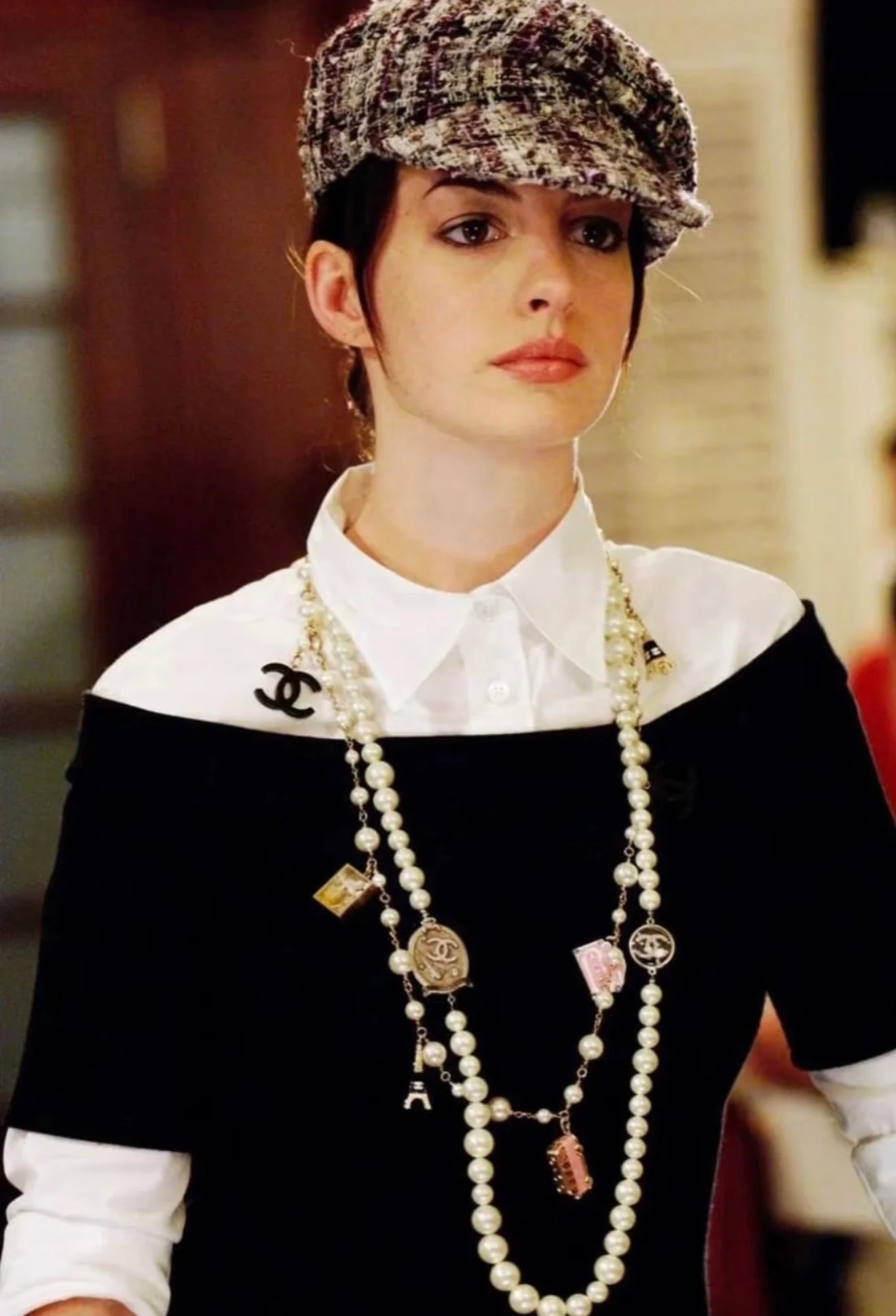 Chanel 06C Paris souvenir charm Necklace - Image 2