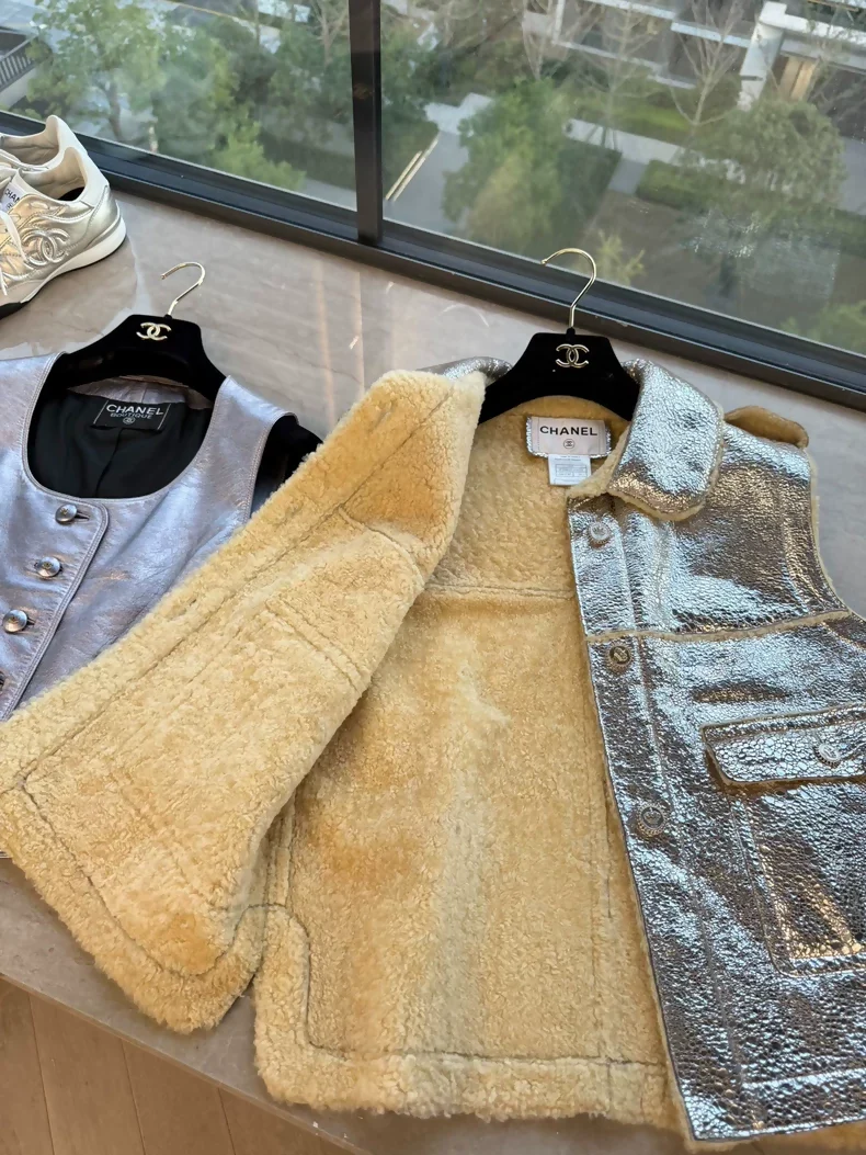 Chanel 08 silver metalic Lambskin leather & wool Vest - Image 3