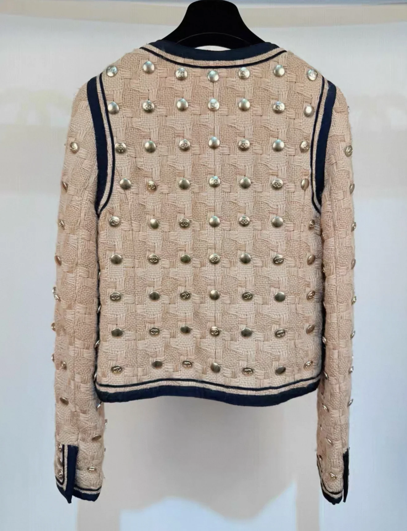 Chanel 08A beige wool tweed jacket - Image 2