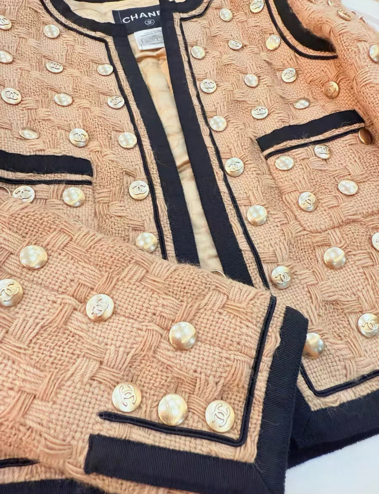 Chanel 08A beige wool tweed jacket - Image 3