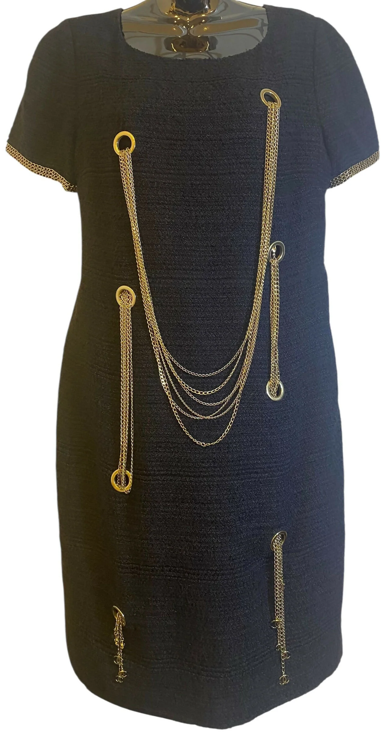 CHANEL 08P RUNWAY BLACK TWEED DRESS GOLD CC LOGO CHAINS FR 50 - Image 2