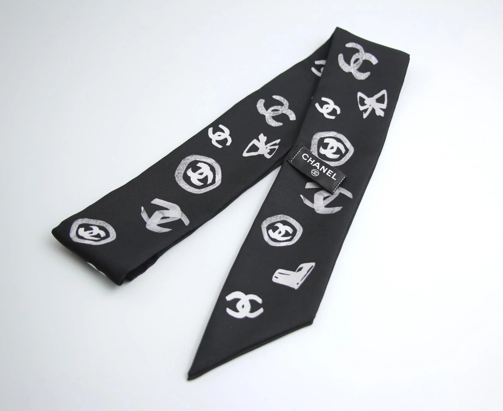 Chanel 100 Silk Twilly Black White Cc Scarf - Image 3