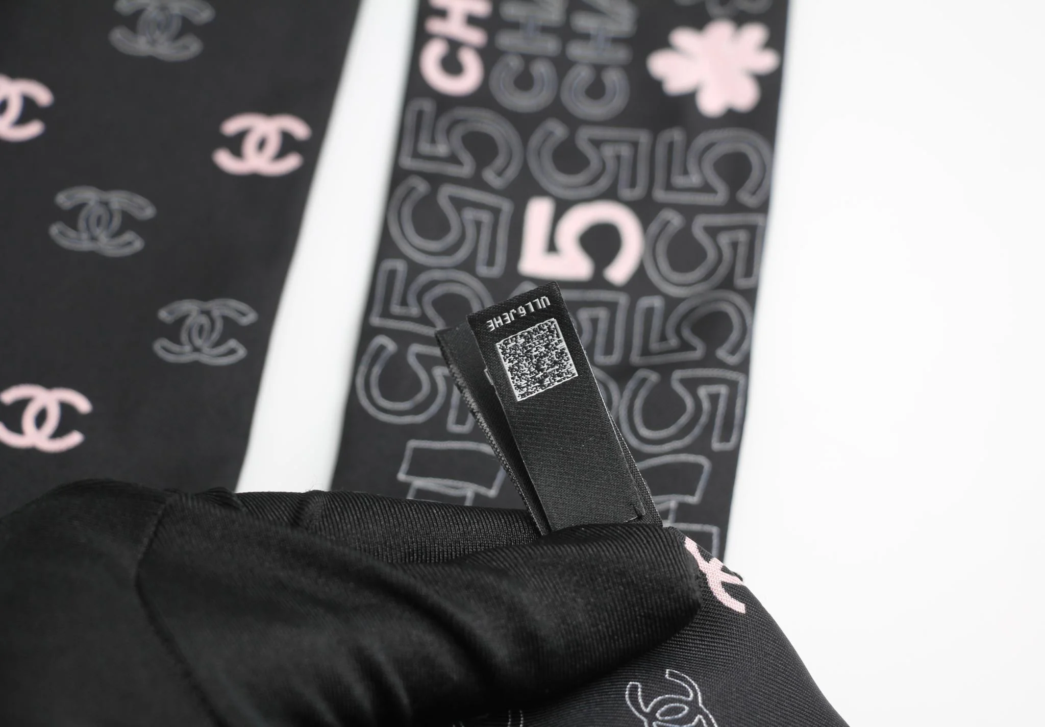 Chanel 100 Silk Twilly Cc Logo Four Leaf Clover Scarf In Black X Pink - Image 9