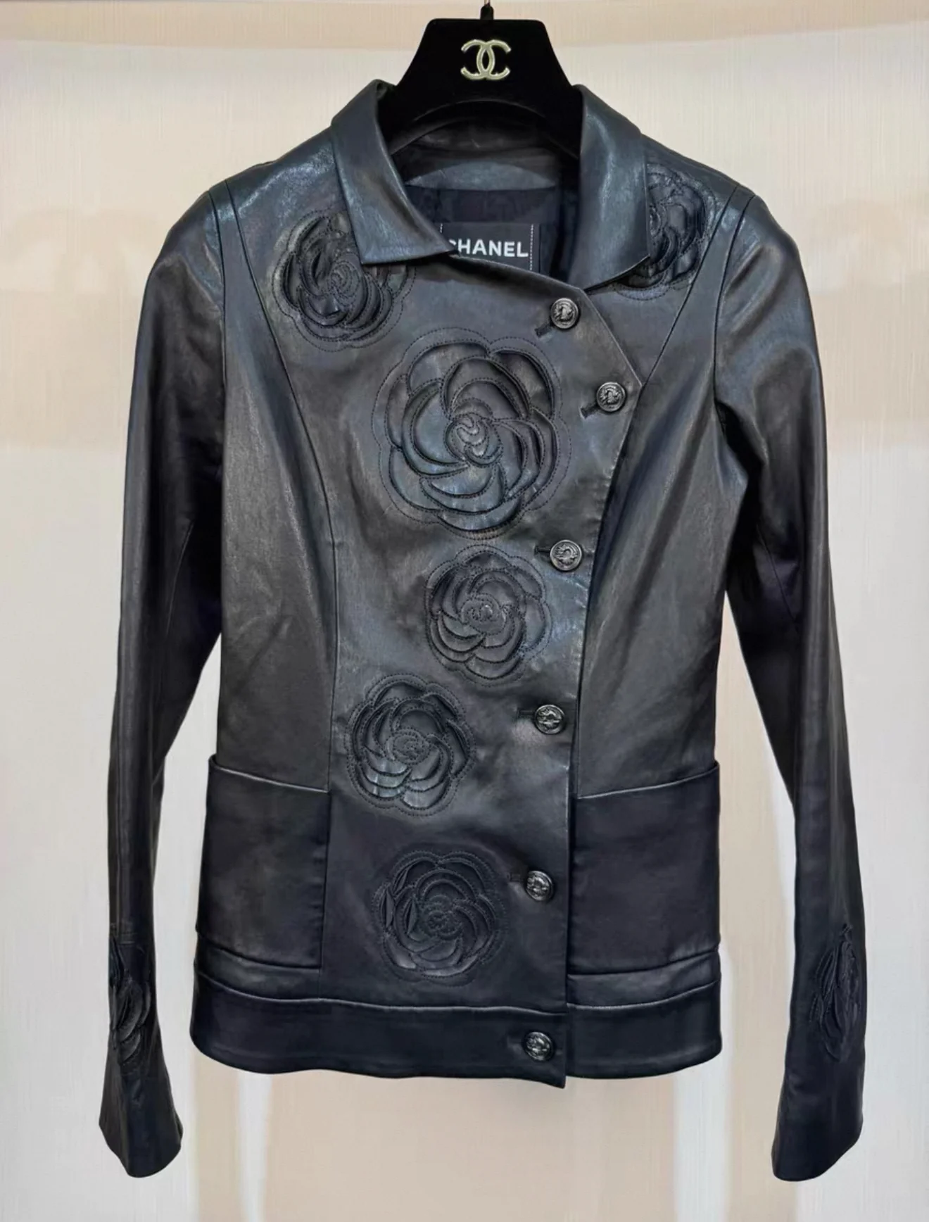 Chanel 10A black Camelia Lambskin Leather jacket - Image 2