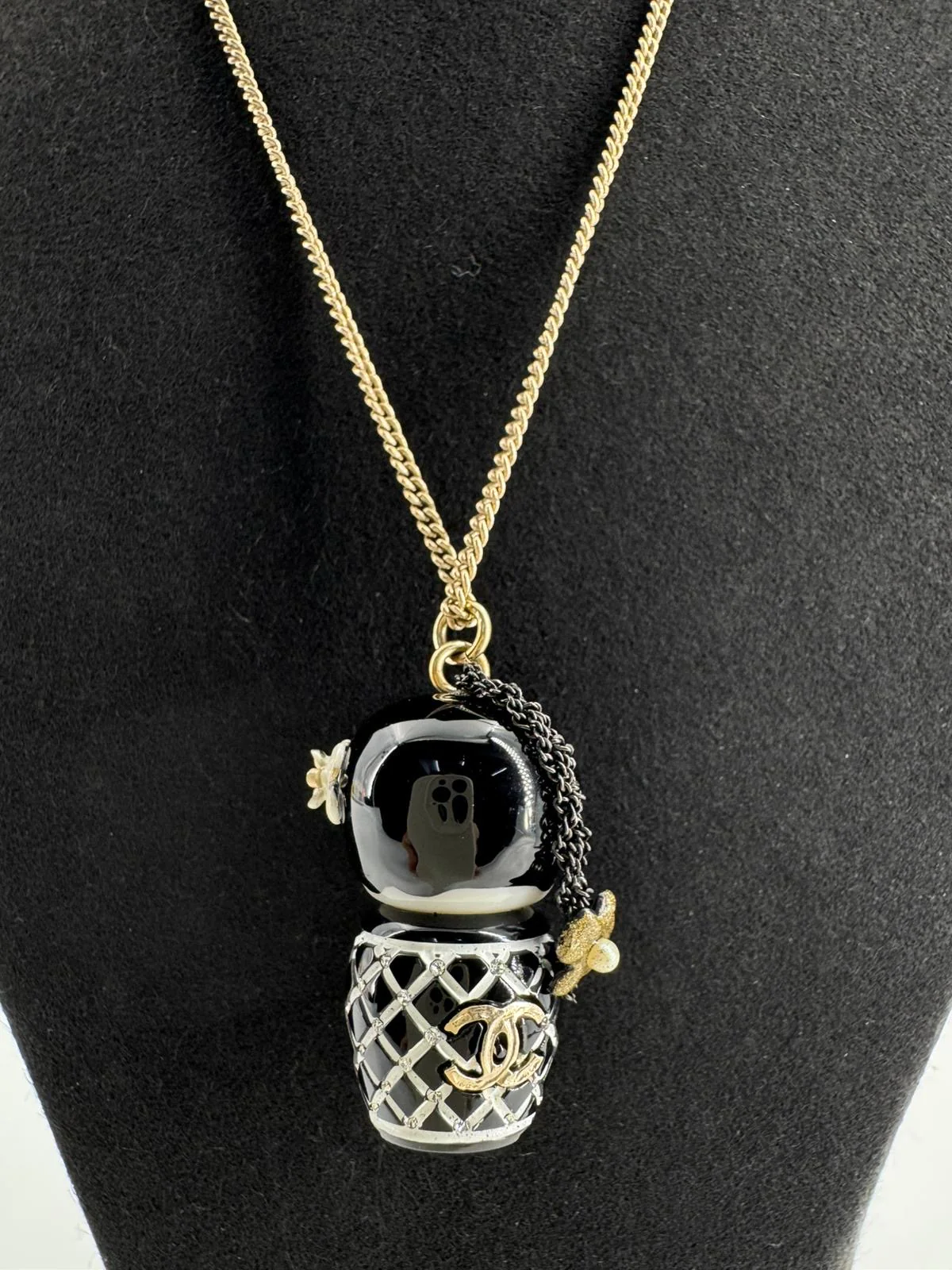 Chanel 10A Double C Acrylic Porcelain shanghai Doll Necklace - Image 28