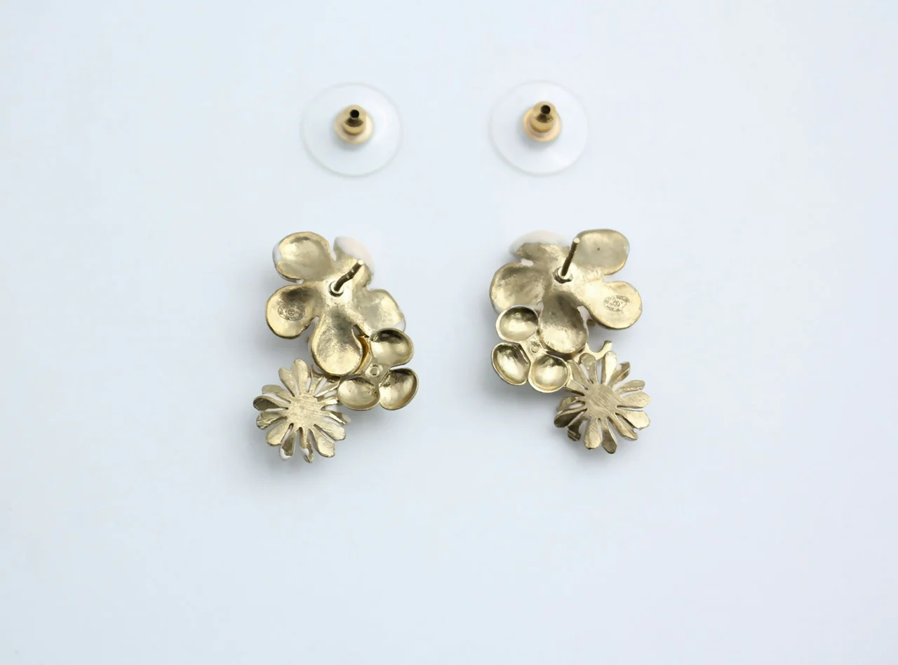 Chanel 10P Enamel Pink Camellia & Chrysanthemum Stud Earrings - Image 5