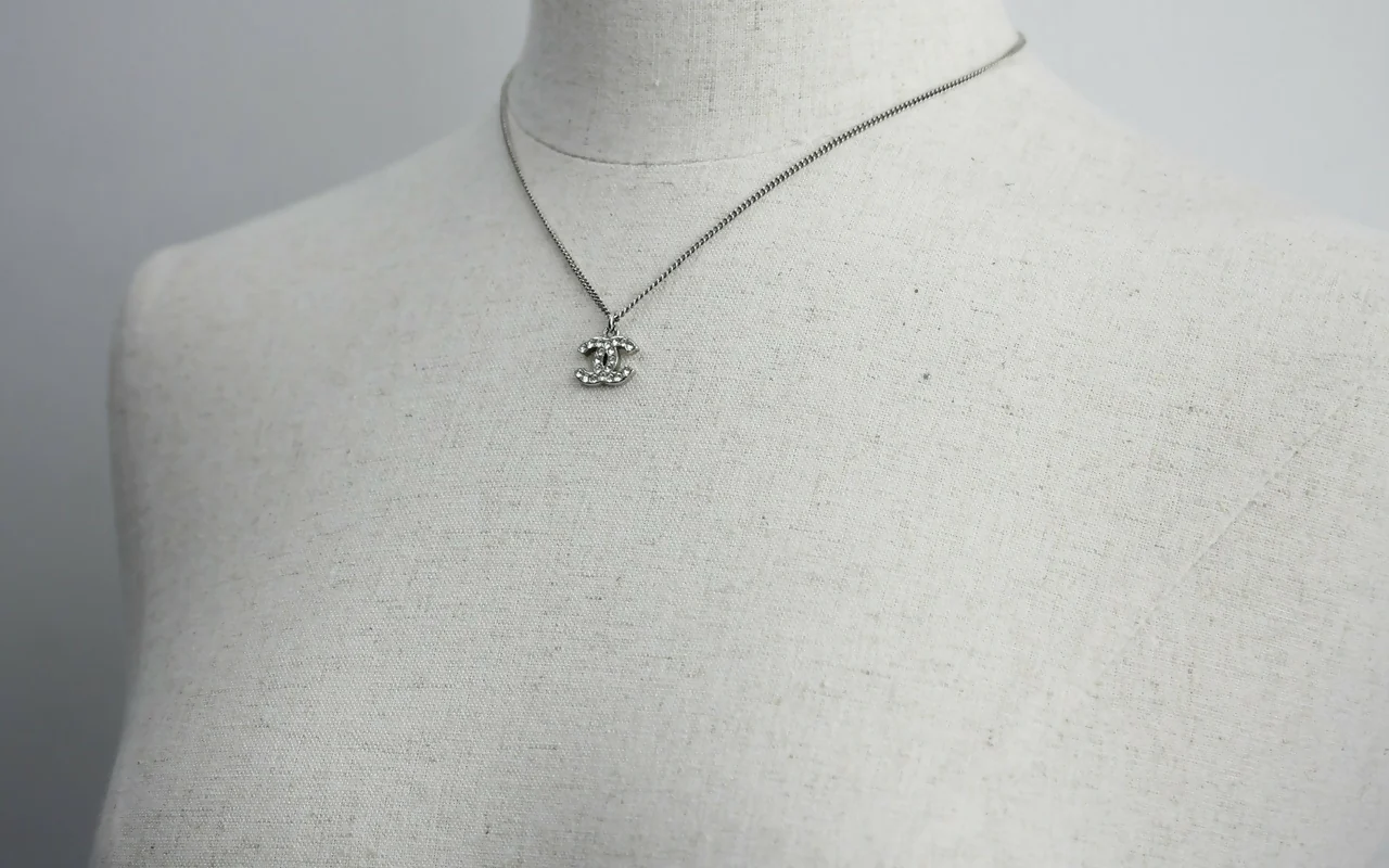 Chanel 10V Rhinestone Silver CC Mark Necklace - Image 4
