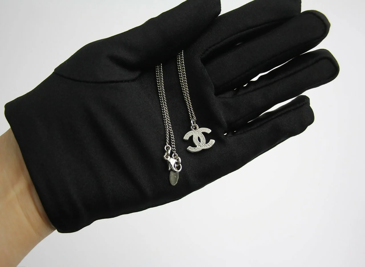 Chanel 10V Rhinestone Silver CC Mark Necklace - Image 5